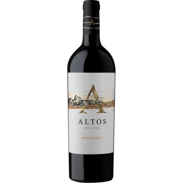 Deze Altos de Luzon heeft een prachtige dieprode kleur die diep is. In de neus ontdekken we krachtige aroma's van pruimen, kersen en bramen. Bij het proeven komt naast intens fruit ook wat vanille, takak en een vleugje rozemarijn naar voren. De afdronk is vol met afgeronde tannines en gebalanceerde zuren. De wijn is gemaakt van zorgvuldig geselecteerde druiven uit wijngaarden op een hoogte van 650 meter. Deze wijngaarden hebben 50 jaar oude wijnstokken en produceren lagere opbrengsten. Bodegas Luz&oacute;n produceert moderne wijnen in het zonnige Jumilla, Spanje. Ze worden gekenmerkt door veel fruitaroma's en gedoseerd gebruik van hout. Het zijn genereuze, robuuste wijnen waar zowel kenners als casual wijndrinkers plezier aan beleven. Comfort-wijn is dan ook een passende beschrijving. Veel van deze wijnen zijn gemaakt van de typerende Monastrell druif voor Jumilla. 2023- 91 Wine Enthusiast