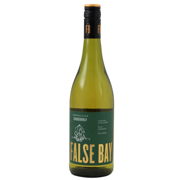 Verfrissende en fruitige False Bay Crystalline Chardonnay Zacht en fruitig aroma Geniet van de verleidelijke geur van sappige peren, rijpe appels en een vleugje citrus. De False Bay Crystalline Chardonnay betovert je zintuigen met zijn zachte en fruitige aroma. Deze wijn is perfect voor liefhebbers van frisse en lichte witte wijnen. Perfect voor zomerse dagen Met zijn verkoelende en verfrissende smaak is de False Bay Crystalline Chardonnay de ideale metgezel voor warme zomerdagen. Of je nu op het strand bent, in de tuin ontspant of gewoon van de zon geniet, deze wijn past perfect bij lichte gerechten zoals salades, vis en gevogelte. Duurzame wijnbouw Bij aankoop van de False Bay Crystalline Chardonnay draag je bij aan duurzame wijnbouw. De druiven worden met zorg verbouwd in harmonie met de natuur, waardoor elke slok niet alleen een genot voor je smaakpapillen is, maar ook voor je geweten. Kies voor kwaliteit &eacute;n duurzaamheid met deze prachtige Chardonnay.