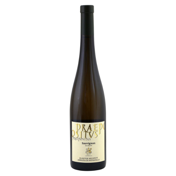 Novacella Praepositus Sauvignon &ndash; Diepgaande Sauvignon Blanc met intense aromatiek en een verfijnde mineraliteit Wijnhuis: Abbazia di Novacella Regio: Alto Adige, Itali&euml; Druivensoort: Sauvignon Blanc Waarom kiezen voor deze wijn? De Novacella Praepositus Sauvignon is de ideale keuze voor liefhebbers van complexe, verfijnde Sauvignon Blanc wijnen die zowel krachtig als elegant zijn. Abbazia di Novacella, een van de oudste wijnhuizen van Itali&euml;, maakt wijnen die zowel de traditie van het wijnmaken als de unieke kenmerken van het Alto Adige terroir weerspiegelen. De Praepositus Sauvignon komt uit een gebied waar de koele alpiene nachten en de zonovergoten dagen perfect samengaan voor het ontwikkelen van de intense aromatiek en de prachtige mineraliteit die deze wijn kenmerken. De wijn biedt een zeldzame balans tussen frisheid en complexiteit, wat hem tot een prachtige keuze maakt voor zowel fijnproevers als gelegenheden die vragen om iets speciaals. Smaakprofiel: De Novacella Praepositus Sauvignon heeft een uitgesproken neus van rijpe citrusvruchten zoals grapefruit en limoen, met hints van passievrucht, perzik en kruiden zoals munt en een vleugje jasmijn. In de mond is de wijn rijk en vol, met een indrukwekkende mineraliteit die de frisse fruitaroma&rsquo;s perfect in balans houdt. De wijn heeft een levendige zuurgraad die zorgt voor een sprankelende frisheid, terwijl de houten rijping een subtiele romigheid toevoegt. De afdronk is langer dan verwacht voor een Sauvignon Blanc, met een zilte en delicaat rokerige afwerking die het terroir van de Alto Adige regio weerspiegelt. Vinificatie: De druiven voor de Novacella Praepositus Sauvignon komen uit de wijngaarden in Alto Adige, waar het unieke klimaat van koele nachten en zonnige dagen zorgt voor een optimale rijping van de Sauvignon Blanc druiven. Na de handmatige oogst worden de druiven zacht geperst en ondergaan ze een gecontroleerde fermentatie in roestvrijstalen tanks, zodat de frisse fruitaroma&rsquo;s behouden blijven. De wijn rijpt vervolgens enkele maanden op grote houten foeders, wat zorgt voor een lichte romigheid en complexiteit, zonder de frisse stijl van de Sauvignon Blanc te overweldigen. Deze vinificatiemethode draagt bij aan de diepte en de verfijning van de wijn, die zowel aromatisch als minerale kenmerken in zich heeft. Over het domein: Het wijnhuis Abbazia di Novacella is gelegen in het hart van Alto Adige, in de Bressanone Vallei, en heeft een geschiedenis die teruggaat tot het jaar 1142. Oorspronkelijk opgericht door de monniken van de Augustijner Abdij, is het wijnhuis een van de oudste in Itali&euml;. Het domein is bekend om zijn duurzame wijnbouwpraktijken en de focus op natuurlijke wijnbereiding die de terroireigenschappen van de wijngaarden optimaal tot hun recht laat komen. De wijngaarden zijn gelegen op de steile hellingen van de vallei, waar het koele alpiene klimaat zorgt voor een langzame rijping van de druiven en een complexe wijnstijl. Door het gebruik van traditionele technieken in combinatie met moderne vinificatiemethoden, maakt Abbazia di Novacella wijnen die zowel elegant als authentiek zijn. Perfect voor: De Novacella Praepositus Sauvignon is een uitstekende keuze bij gegrilde zeevruchten, zalm, zeebaars of scampi. Ook perfect bij salades met citrusdressing, geitenkaas of frisse pastagerechten. Door de complexiteit en de mineraliteit past deze wijn ook goed bij gerookte vis, kipgerechten met een kruidenbasis of cr&egrave;me van asperges. Dankzij zijn verfijnde balans is het een ideale wijn voor zowel dinerpartijen als speciale gelegenheden. Waarom kiezen voor de Novacella Praepositus Sauvignon? Kies voor deze wijn wanneer je op zoek bent naar een uitzonderlijk verfijnde Sauvignon Blanc die het Alto Adige-terroir op een elegante manier tot leven brengt. Abbazia di Novacella heeft met de Praepositus Sauvignon een wijn gecre&euml;erd die frisheid, complexiteit en mineraliteit combineert. Het is een perfecte keuze voor diegenen die een intensieve, aromatische en dynamische Sauvignon Blanc zoeken, die zich niet alleen door zijn fruitige aroma's maar ook door zijn diepgang en lange afdronk onderscheidt.