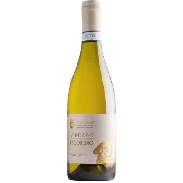 Home 28 Fosso Corno Pecorino – Abruzzo, Italië Frisse en bloemige Pecorino met mediterrane charme en minerale elegantie. De Fosso Corno Pecorino is een karaktervolle witte wijn uit de Abruzzen, gemaakt van de inheemse druif Pecorino. Deze druif staat bekend om zijn aromatische intensiteit, frisse zuren en lichte mineraliteit. Het resultaat is een levendige, evenwichtige wijn die zowel toegankelijk als verfijnd is. In het glas citroengeel van kleur. De geur opent met veldbloemen en rijp steenfruit. In de smaak komen tonen van peer, perzik en subtiel tropisch fruit naar voren, ondersteund door verfrissende zuren en een licht mineraal karakter. Smaakprofiel Druif: 100% Pecorino Kleur: Citroengeel Aroma’s: Veldbloemen, peer, perzik, abrikoos Smaak: Bloemig en fruitig met frisse zuren Structuur: Verfrissend, licht mineraal en elegant Afdronk: Zuiver met een subtiel bittertje Over het wijnhuis Fosso Corno is een jong wijnbedrijf, opgericht in 2001 door broer en zus Marco en Sabrina Biscardo, gelegen in het hart van de Abruzzen. Het domein verwierf bekendheid met diverse stijlen Montepulciano d’Abruzzo – van soepel en toegankelijk tot rijk en krachtig, vaak met rijping op Frans eikenhout. Met dezelfde focus op kwaliteit en terroirexpressie produceert Fosso Corno ook frisse, karaktervolle witte wijnen zoals deze Pecorino. Wijngaard & Regio Appellatie: Abruzzo Regio: Abruzzen Land: Italië De 30 hectare wijngaarden liggen op één heuvel met uitzicht over de Adriatische Zee. De combinatie van zeewind, hoogte en zonrijke dagen zorgt voor optimale rijping, aromatische intensiteit en behoud van frisse zuren. Vinificatie Persing van de druiven Vergisting op gecontroleerde temperatuur in RVS tanks Door de vergisting in roestvrijstalen tanks blijft de frisheid behouden en komen de zuivere fruit- en bloemaroma’s optimaal tot hun recht. Awards & Beoordelingen 4/5 sterren – Perswijn (2022) “Bloemen, peer en perzik, abrikozen. Vol en krachtig, goede zuren, fijn bittertje.” Serveertips & Gebruik Heerlijk bij pasta met venkel Past goed bij lichte visgerechten en salades Mooi bij zachte kazen Serveertemperatuur: 10–12°C Productinformatie Wijnsoort: Witte wijn Wijnhuis: Fosso Corno Druif: Pecorino Land: Italië Regio: Abruzzen Appellatie: Abruzzo Een frisse, bloemige Pecorino uit de Abruzzen met levendige zuren, rijp fruit en een elegante minerale toets – perfect voor liefhebbers van karaktervolle Italiaanse witte wijn.