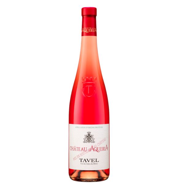 Château d'Aqueria Tavel – Elegant, krachtig en verfijnd De Château d’Aqueria Tavel combineert 50% Grenache Noir, 20% Syrah, 10% Clairette, 10% Mourvèdre, 5% Bourboulenc en 5% Cinsault tot een elegante, stevige wijn met een expressief palet van rijp rood fruit en mediterrane kruiden. De aromatische complexiteit opent met tonen van kersen, frambozen en een vleugje wilde kruiden, aangevuld met subtiele hints van zoethout en zwarte peper. De lange, frisse afdronk geeft een perfecte balans tussen kracht en toegankelijkheid. Domein en terroir Château d'Aqueria, gelegen in de appellatie Tavel, is een historisch landgoed van honderd hectare en wordt beschouwd als een van de parels van de zuidelijke Rhônevallei. Sinds mei 2022 staat het domein onder leiding van de familie Philippe Guigal, die de eeuwenoude terroirs met respect koestert en het domein verder ontwikkelt richting biologische wijnbouw. De wijngaarden liggen op terrassen van zandige klei met ronde kiezels, de stokken zijn gemiddeld 40 jaar oud, met enkele percelen van 70 jaar, en de gemiddelde opbrengst bedraagt 30 hl per hectare. Vinificatie Elke druivensoort wordt met de hand geoogst op het moment van optimale rijpheid. De druiven worden zorgvuldig ontsteeld en gekoeld, gevolgd door een korte maceratie van 12–24 uur om de aromatische complexiteit te versterken. Vervolgens wordt de pulp zacht geperst en het vrije-uitloopsap gefermenteerd in thermogereguleerde vaten gedurende 15 dagen, wat resulteert in een wijn die zowel krachtig als verfijnd is. Spijs & moment Deze veelzijdige, karaktervolle Tavel vraagt om gerechten met smaak en textuur. Heerlijk bij gegrild lamsvlees, een Provençaalse ratatouille, hartige quiches met geitenkaas en olijven, of een rijk gevulde salade met geroosterde groenten en noten. Perfect voor een smaakvol diner of als elegante begeleider bij een feestelijk moment.