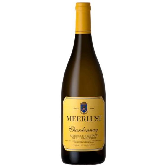 Meerlust Chardonnay 1 Meerlust Chardonnay – Iconische Chardonnay uit Stellenbosch De Meerlust Chardonnay is een elegante, volle en verfijnde witte wijn uit Stellenbosch. Rijk aan citrus, rijp geel fruit, subtiele houttonen en een mooie romige structuur, maar altijd met frisheid en balans. De Meerlust Chardonnay is een prachtig voorbeeld van de kwaliteit die Zuid-Afrikaanse Chardonnay kan bereiken. De wijn is afkomstig van het historische Meerlust Estate in Stellenbosch, een van de meest gerenommeerde wijnhuizen van Zuid-Afrika. Deze Chardonnay combineert rijp fruit, elegante houtopvoeding en levendige zuren tot een wijn met diepte, finesse en een lange afdronk. Vol genoeg voor liefhebbers van klassieke houtgerijpte Chardonnay, maar verfijnd genoeg om fris en elegant te blijven. Smaakprofiel Druif Chardonnay Kleur Helder goudgeel met een lichte groene schittering. Geur Aroma’s van citrus, rijpe appel, limoen en witte perzik, aangevuld met subtiele tonen van geroosterd eikenhout, boter, vanille en een lichte mineraliteit. Smaak Vol, rond en verfijnd met rijp geel fruit, frisse zuren en een elegante romige structuur. Het eikenhout is mooi geïntegreerd en geeft de wijn extra diepte zonder te overheersen. Afdronk Lang, fris en harmonieus met tonen van citrus, zachte toast en een subtiele minerale toets. Proefnotitie De Meerlust Chardonnay is een stijlvolle witte wijn uit Stellenbosch met aroma’s van citrus, rijp steenfruit en subtiel eikenhout. In de mond is de wijn vol en gelaagd, met een mooie balans tussen romigheid, frisheid en verfijning. De afdronk is lang en elegant, met een lichte toast en minerale spanning. Een klassieke Chardonnay met Zuid-Afrikaanse zon, maar met de elegantie en frisheid die Meerlust zo bijzonder maakt. Over het wijnhuis Meerlust Estate behoort tot de absolute iconen van Stellenbosch. Het wijnhuis werd al in 1756 gekocht en heeft sindsdien een grote reputatie opgebouwd in Zuid-Afrika en ver daarbuiten. De naam Meerlust betekent vrij vertaald “het plezier van de zee”. Die naam past perfect bij de ligging van het domein, waar de verkoelende invloed van False Bay zorgt voor frisheid en balans in de wijnen. Het vlaggenschip van Meerlust is de beroemde Rubicon, een Bordeaux-blend die jarenlang kan rijpen en zich kan meten met de grote wijnen uit Bordeaux. Ook de Chardonnay laat duidelijk zien waarom Meerlust tot de top van Zuid-Afrika behoort. Wijngaard & Vinificatie De druiven voor de Meerlust Chardonnay zijn afkomstig van drie eigen wijngaarden in Stellenbosch. In de wijngaard wordt zeer zorgvuldig gewerkt om de beste kwaliteit fruit te verkrijgen. Tijdens de véraison, het moment waarop de druiven beginnen te rijpen, vindt een groene oogst plaats. Daarbij wordt een deel van het fruit weggeknipt, zodat de overgebleven druiven meer concentratie en smaak ontwikkelen. De druiven worden in meerdere fases geoogst, zodat elke partij op optimale rijpheid wordt binnengehaald. De vergisting vindt plaats in eikenhouten vaten. Dit geeft de wijn extra structuur, complexiteit en een verfijnde romigheid. Wijn & Spijs De Meerlust Chardonnay is een uitstekende begeleider van vis, gevogelte en gerechten met romige sauzen. Perfect bij: Gebakken of gegrilde vis Zeebaars of kabeljauw Kreeft, coquilles en garnalen Kip of parelhoen met romige saus Risotto met paddenstoelen Pasta met zalm of roomsaus Zachte kazen Geroosterde groenten, venkel of bloemkool Ook als luxe aperitief is deze Chardonnay een heerlijke keuze. Serveer op 10–12°C. Waarom kiezen voor Meerlust Chardonnay? ✓ Iconische Chardonnay uit Stellenbosch ✓ Afkomstig van het beroemde Meerlust Estate ✓ Vol, elegant en verfijnd van smaak ✓ Mooie balans tussen rijp fruit, frisheid en romigheid ✓ Subtiele houtopvoeding, mooi geïntegreerd ✓ Perfect bij vis, schaal- en schelpdieren, gevogelte en romige gerechten ✓ Zuid-Afrikaanse topwijn met internationale allure Regio: Stellenbosch Land: Zuid-Afrika Druif: Chardonnay Wijnhuis: Meerlust Estate Smaak: Vol, elegant, romig en fris Serveertemperatuur: 10–12°C