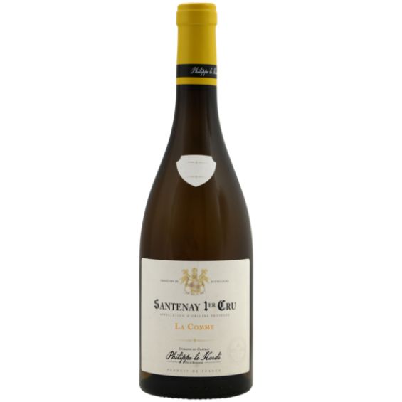Philippe le Hardi Santenay La Comme 1er Cru Blanc – Witte Premier Cru Bourgogne van Chardonnay Krachtige en elegante witte Bourgogne uit Santenay, gemaakt van 100% Chardonnay. Vol, rijk en verfijnd met rijp geel fruit, abrikoos, hazelnoot, subtiele houttonen, frisse zuren en een lange minerale afdronk. De Philippe le Hardi Santenay La Comme 1er Cru Blanc is een stijlvolle witte Bourgogne uit het zuiden van de Côte de Beaune. Deze Premier Cru laat prachtig zien dat Santenay niet alleen mooie rode wijnen voortbrengt, maar ook indrukwekkende witte Bourgognes met rijkdom, spanning en diepte. De wijn is gemaakt van 100% Chardonnay en komt van de Premier Cru-wijngaard La Comme. Deze wijngaard ligt op de hellingen van Santenay, waar kalkrijke bodems en een gunstige ligging zorgen voor wijnen met structuur, mineraliteit en frisheid. Juist die combinatie maakt deze witte Santenay zo aantrekkelijk: hij heeft de romigheid en rijkdom die je van goede witte Bourgogne verwacht, maar blijft levendig door zijn frisse zuren en minerale ondertoon. In de geur is de wijn expressief en aromatisch, met tonen van rijp geel fruit, abrikoos, citrus, hazelnoot en een verfijnde toets van Frans eikenhout. In de mond is hij vol en rond, met een rijke aanzet en een mooie balans tussen rijp fruit, houtinvloed en frisse zuren. De afdronk is lang, krachtig en elegant, met een fijne spanning die de wijn mooi in balans houdt. Over Domaine du Château Philippe le Hardi Domaine du Château Philippe le Hardi is gevestigd in Santenay en behoort tot de grotere domeinen van Bourgogne. Het domein bezit 98 hectare wijngaard, verspreid over 35 prestigieuze climats in de Côte de Nuits, Côte de Beaune en Côte Chalonnaise. Die brede spreiding maakt het mogelijk om de diversiteit van Bourgogne heel mooi te laten zien: van verfijnde rode Pinot Noir tot rijke, minerale Chardonnay. Bijzonder is ook de naam van het domein. Philippe le Hardi, oftewel Filips de Stoute, was een invloedrijke Bourgondische hertog uit de 14e eeuw. Het domein draagt daarmee niet alleen een historische naam, maar ook een duidelijk Bourgondisch verhaal met zich mee. Wijngaard en vinificatie De Santenay La Comme 1er Cru Blanc is afkomstig van Chardonnay-druiven uit de Premier Cru-zone La Comme. Santenay ligt helemaal in het zuiden van de Côte de Beaune en kent een grote variatie aan kalksteen, mergel en klei, wat bijdraagt aan de complexiteit van de wijnen. De wijn rijpt op barriques van Frans eikenhout, met regelmatige bâtonnage. Deze rijping op de fijne gistcellen geeft de wijn extra ronding, textuur en diepte, terwijl de zuren voor frisheid en spanning blijven zorgen. Smaakprofiel Druif 100% Chardonnay Herkomst Santenay La Comme 1er Cru, Côte de Beaune, Bourgogne, Frankrijk Kleur Heldere, volle gele kleur met een elegante glans. Neus Expressief en aromatisch met tonen van rijp geel fruit, abrikoos, citrus, hazelnoot, lichte boterigheid, subtiele toast en verfijnd Frans eikenhout. Smaak Vol, rijk en rond met rijp fruit, zachte romigheid en een mooie houtondersteuning. De frisse zuren houden de wijn levendig en zorgen voor balans, waardoor hij krachtig én elegant blijft. Afdronk Lang, krachtig en verfijnd met rijp fruit, hazelnoot, minerale spanning en frisse zuren in de finale. Wijn-spijscombinaties Deze witte Premier Cru Bourgogne is een prachtige gastronomische wijn. Heerlijk bij rijke visgerechten, schaal- en schelpdieren, coquilles, kreeft, zalm, tarbot, gevogelte in roomsaus, kalfsvlees, paddenstoelenrisotto en zachte kazen. Ook bij gerechten met boter, room, noten of lichte roosteraroma’s komt deze wijn uitstekend tot zijn recht. Serveer de Philippe le Hardi Santenay La Comme 1er Cru Blanc bij voorkeur rond de 10 tot 12 graden. Zo blijven de frisheid en mineraliteit mooi aanwezig, terwijl de rijke structuur en houttonen voldoende ruimte krijgen. Waarom kiezen voor Philippe le Hardi Santenay La Comme 1er Cru Blanc? Deze wijn is ideaal voor liefhebbers van klassieke witte Bourgogne met body, elegantie en diepte. De combinatie van rijp Chardonnay-fruit, Frans eikenhout, frisse zuren en Premier Cru-mineraliteit maakt dit een stijlvolle wijn voor bijzondere diners, maar ook voor iedereen die houdt van serieuze witte Bourgogne met lengte en karakter.