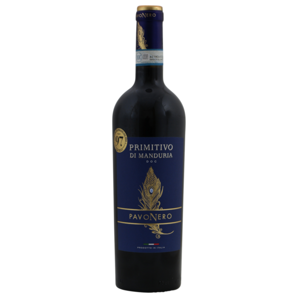 Home 15 Geografico Pavonero Primitivo di Manduria DOC Een volle en fluweelzachte Primitivo uit Manduria, met uitbundige tonen van rijpe kersen, pruimen en bramen. Vanille, cacao en zoethout zorgen voor extra diepgang, terwijl zachte tannines en voldoende frisheid de wijn mooi in balans houden. Pavonero Primitivo di Manduria komt uit het warme zuiden van Puglia, nabij de Ionische Zee. In dit mediterrane klimaat profiteert de primitivo van veel zonuren en verkoelende zeewind. De karakteristieke rode, kalkrijke bodem – plaatselijk bekend als terra rossa – biedt een goede drainage en helpt de druiven hun aromatische concentratie te behouden. De wijn is rijk en krachtig, maar dankzij zijn sappige fruit, rijpe tannines en frisse ondertoon nooit zwaar. Daarmee is Pavonero een toegankelijke Primitivo di Manduria die zowel bij een uitgebreide maaltijd als bij een gezellige avond uitstekend tot zijn recht komt. Over Geografico Geografico ontstond in 1961, toen zeventien vooruitstrevende wijnbouwers besloten samen te werken om de kwaliteit en identiteit van hun terroir beter tot uitdrukking te brengen. Deze wijnbouwers werden bekend als Quelli del Geografico: de mensen van Geografico. Het bedrijf groeide uit tot een belangrijke producent en werd later overgenomen door de Toscaanse familie Piccini. De oorspronkelijke filosofie bleef behouden: nauwe samenwerking met wijnbouwers en aandacht voor de typische kenmerken van druif en herkomst. Wat begon met zeventien wijnbouwers, omvat tegenwoordig ongeveer zestig aangesloten producenten. Lees meer over de geschiedenis van Geografico. Herkomst en vinificatie Manduria ligt in de provincie Taranto en geldt als het belangrijkste herkomstgebied voor krachtige, rijpe primitivo. De druiven worden geoogst wanneer zij volledig rijp zijn en een hoge concentratie aan kleur, aroma’s en natuurlijke suikers hebben bereikt. Na de oogst worden de druiven voorzichtig gekneusd. De vergisting vindt onder gecontroleerde temperatuur plaats in roestvrijstalen tanks, zodat het rijke fruitkarakter behouden blijft. Een gedeelte van de wijn rijpt vervolgens op eikenhout. Deze houtrijping geeft extra rondeur en voegt subtiele tonen van vanille, cacao en specerijen toe zonder het fruit te overheersen. Smaakprofiel Druif: 100% primitivo Land: Italië Gebied: Puglia Appellatie: Primitivo di Manduria DOC Kleur: diep robijnrood met paarse nuances Geur: rijpe kersen, pruimen, bramen en zwarte bessen, aangevuld met vanille, cacao en zoethout Smaak: vol, sappig en fluweelzacht met geconcentreerd donker fruit, milde specerijen en rijpe tannines Afdronk: lang, warm en fruitrijk met een kruidige, licht chocoladeachtige finale Wijnstijl: vol, krachtig, zacht en fruitgedreven Alcoholpercentage: circa 14,5% Bewaarpotentieel: nu op dronk en ongeveer drie tot vijf jaar te bewaren Wijn-spijscombinaties Deze volle Primitivo di Manduria past uitstekend bij: Pasta met langzaam gegaarde ragù Lasagne en andere rijke ovenschotels Gegrild of gestoofd rundvlees Lamskoteletten met rozemarijn Spareribs en kruidige barbecuegerechten Wildzwijn of hert Geroosterde aubergine en paprika Gerijpte pecorino of oude Goudse kaas Serveer de wijn op circa 16 tot 18 °C. Geef hem na het openen bij voorkeur wat lucht in een ruim glas of schenk hem ongeveer een halfuur van tevoren in een karaf. Hierdoor komen het rijpe fruit en de kruidige houttonen nog mooier naar voren. Bekijk de productkenmerken van Pavonero. Waarom kiezen voor Geografico Pavonero Primitivo di Manduria? Pavonero biedt alles wat liefhebbers van Zuid-Italiaanse rode wijn zoeken: veel rijp fruit, een volle smaak, zachte tannines en een warme, kruidige afdronk. De wijn heeft de rijkdom die kenmerkend is voor Primitivo di Manduria, maar behoudt voldoende frisheid om prettig doordrinkbaar te blijven. Een royale en veelzijdige wijn met een aantrekkelijke prijs-kwaliteitverhouding.