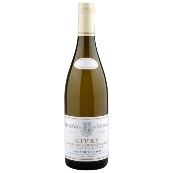 Home 13 Een rijke en verfijnde witte Premier Cru uit Givry, gemaakt van 100% chardonnay. Aroma’s van rijpe peer, citrus, witte bloemen en honing worden aangevuld met geroosterde amandelen en subtiel eikenhout. Vol en licht romig van smaak, met levendige zuren en een lange, minerale afdronk. Clos du Cellier aux Moines behoort tot de historische topwijngaarden van Givry. Deze ommuurde Premier Cru ligt op een volledig naar het zuiden gekeerde helling met stenige, kalkrijke bodems. Domaine Thénard bezit hier twee percelen met chardonnay. De kalkrijke bodem geeft de wijn mineraliteit en spanning, terwijl de zonnige ligging zorgt voor rijpheid, kracht en aromatische concentratie. Zo ontstaat een witte Bourgogne die elegantie en frisheid combineert met een volle, bijna vlezige structuur. Over Domaine Thénard De familie Thénard bezit sinds 1760 wijngaarden in Givry. Het huidige domein werd in 1842 gevestigd door baron Paul Thénard, wetenschapper, agronoom en lid van een vooraanstaande Franse wetenschappelijke familie. Hij deed in de negentiende eeuw belangrijk onderzoek naar de bestrijding van phylloxera, de druifluis die een groot deel van de Europese wijngaarden bedreigde. Domaine Thénard bezit tegenwoordig ongeveer 23 hectare wijngaarden in Givry, de Côte de Beaune en de Côte de Nuits. Naast verschillende Premiers Crus in Givry beschikt de familie over bijzondere percelen in beroemde Bourgondische wijngaarden als Corton Clos du Roi, Grands-Echézeaux en Le Montrachet. Met circa 1,8 hectare behoort Thénard tot de grootste bezitters van Le Montrachet Grand Cru. Ondanks deze prestigieuze bezittingen ligt het hart van het familiebedrijf nog altijd in Givry. Hier worden de wijnen op traditionele wijze gemaakt en rijpen ze in de historische gewelfde kelders van het domein. Een historische wijngaard De geschiedenis van Clos du Cellier aux Moines gaat terug tot de twaalfde eeuw. Cisterciënzermonniken van de abdij van La Ferté bezaten hier wijngaarden en bouwden een grote wijnkelder, een cellier, waarin de wijnen uit Givry en de omliggende gebieden werden gemaakt. Deze wijnkelder gaf uiteindelijk zijn naam aan de ommuurde wijngaard: de kelder van de monniken. Domaine Thénard bezit circa 4,5 hectare binnen deze Premier Cru. De helling is volledig op het zuiden gericht en bestaat uit bruine bodems met veel kalkstenen en keien. Natuurlijke waterbronnen die door de helling lopen, helpen de wijnstokken ook tijdens warme en droge jaren hun frisheid te behouden. De combinatie van zon, kalksteen en natuurlijke watervoorziening zorgt voor een vroege en gelijkmatige rijping. Hierdoor ontwikkelt de chardonnay rijpe en geconcentreerde aroma’s, zonder zijn frisse en minerale karakter te verliezen. Vinificatie en rijping De chardonnaydruiven worden zorgvuldig geperst. Een gedeelte van het sap vergist onder gecontroleerde temperatuur in roestvrijstalen tanks, terwijl het overige deel op eikenhouten vaten vergist. Zo blijft het frisse fruit behouden en krijgt de wijn tegelijkertijd extra structuur, rondeur en subtiele geroosterde aroma’s. Na de vergisting rijpt de wijn, afhankelijk van de jaargang, ongeveer twaalf tot achttien maanden. De houttonen zijn mooi verweven met het fruit en ondersteunen de rijke textuur, zonder de minerale frisheid van de wijn te overheersen. Smaakprofiel Druif: 100% chardonnay Land: Frankrijk Gebied: Bourgogne, Côte Chalonnaise Appellatie: Givry Premier Cru Wijngaard: Clos du Cellier aux Moines Kleur: helder licht goudgeel Geur: citrus, rijpe peer, witte bloemen en honing, met geroosterde en licht kruidige nuances Smaak: vol, verfijnd en licht romig, met sappig geel fruit, frisse zuren en subtiel eikenhout Afdronk: lang en mineraal, met tonen van amandel en een licht zilte nuance Wijnstijl: droog, rijk, mineraal en elegant Bewaarpotentieel: circa drie tot vijf jaar; goede jaargangen kunnen zich langer ontwikkelen Wijn-spijscombinaties Deze gastronomische witte Bourgogne combineert uitstekend met: Tarbot, zeetong of kabeljauw met botersaus Coquilles, kreeft en langoustines Doradetartaar met citrus en amandel Gevogelte met roomsaus of paddenstoelen Kalfsvlees en bouchée à la reine Groene curry met kip Risotto met paddenstoelen of Parmezaanse kaas Comté, beaufort en andere licht gerijpte kazen Serveer de wijn op circa 10 tot 12 °C. Gebruik bij voorkeur een ruim Bourgogneglas, zodat het rijke fruit, het subtiele hout en de minerale nuances volledig tot hun recht komen. Waarom kiezen voor Thénard Clos du Cellier aux Moines Blanc? Witte Givry Premier Cru wordt slechts in beperkte hoeveelheden gemaakt. Deze wijn onderscheidt zich door zijn historische herkomst, zonnige ligging en stenige kalkbodem. Het terroir zorgt voor een aantrekkelijke combinatie van rijpheid, romigheid, frisse zuren en mineraliteit. Een karaktervolle witte Bourgogne met verfijning, gastronomische veelzijdigheid en een uitstekende prijs-kwaliteitverhouding.